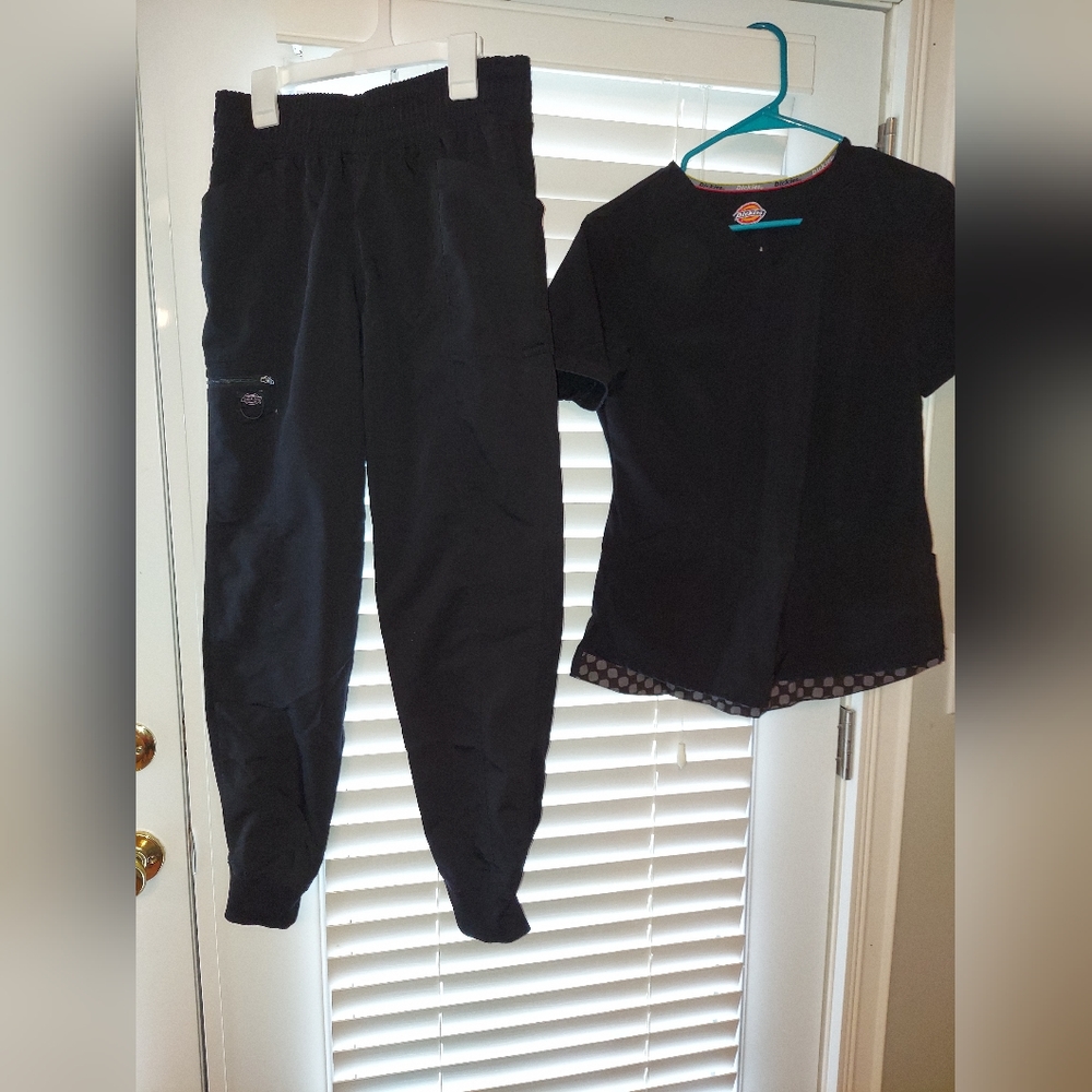 Dickies scrubs size s
